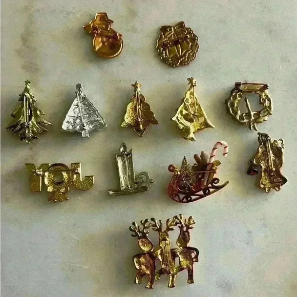 Large set of 12 vintage Christmas brooches some signed circa 60’s, 70’s, 80’s - Picture 2 of 13